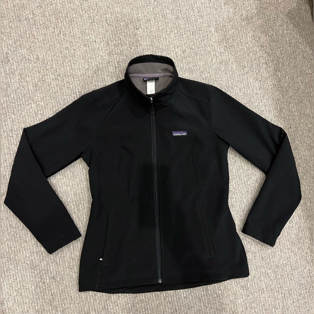 Patagonia: Softshell Women’s jacket; fleece lined! Like new!